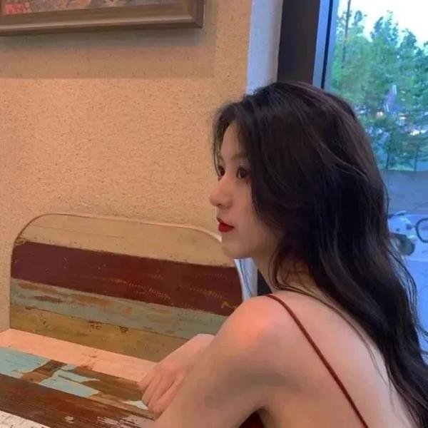 雨中的女人